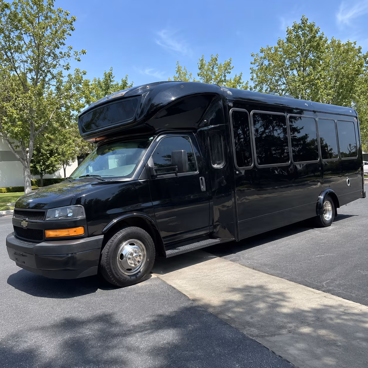gilbert 15 passenger party bus