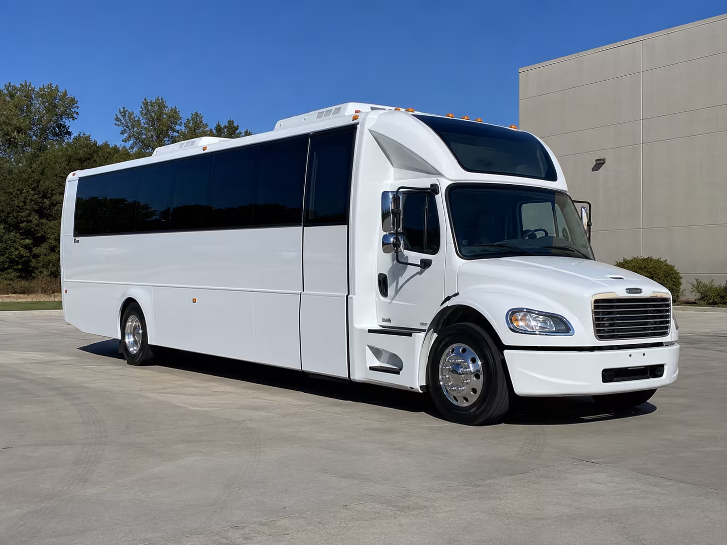 gilbert 28 passenger party bus