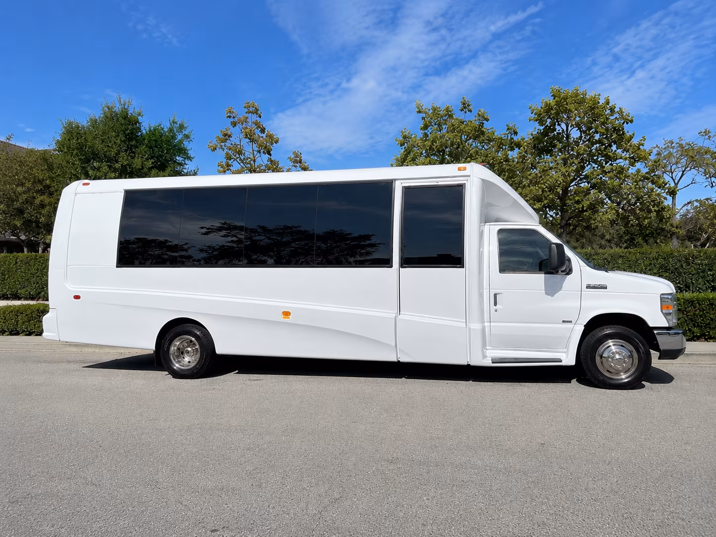 minibuses for trade show staff and exhibitor transportation in gilbert